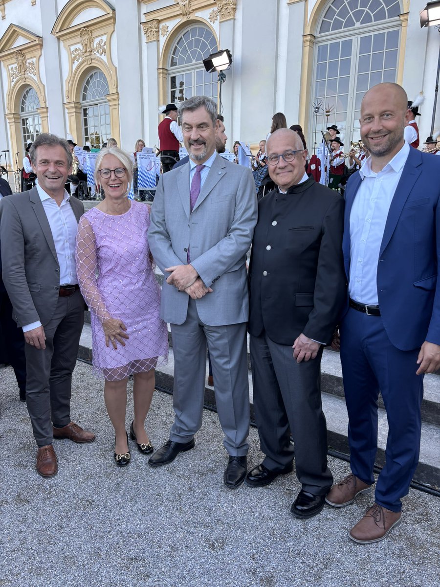 SaschaGenders's tweet image. Besuch im bayerischen #Landtag mit unserem #IHK-Ehrenamt. @IlseAigner @Markus_Soeder @Landtag_Bayern #bayern @IHK_Mainfranken