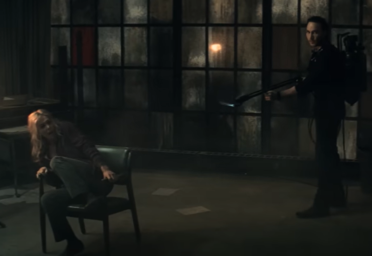 Can't believe Martian Manhunter didn't use power to escape from here and let Superman and Batman fight !!