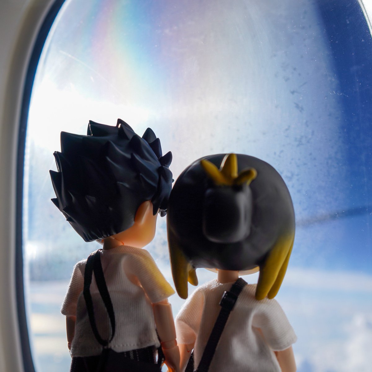 ocohcilal's tweet image. ✈️シリーズ①
窓の反射で🌈っぽいのが見えた
#fanart