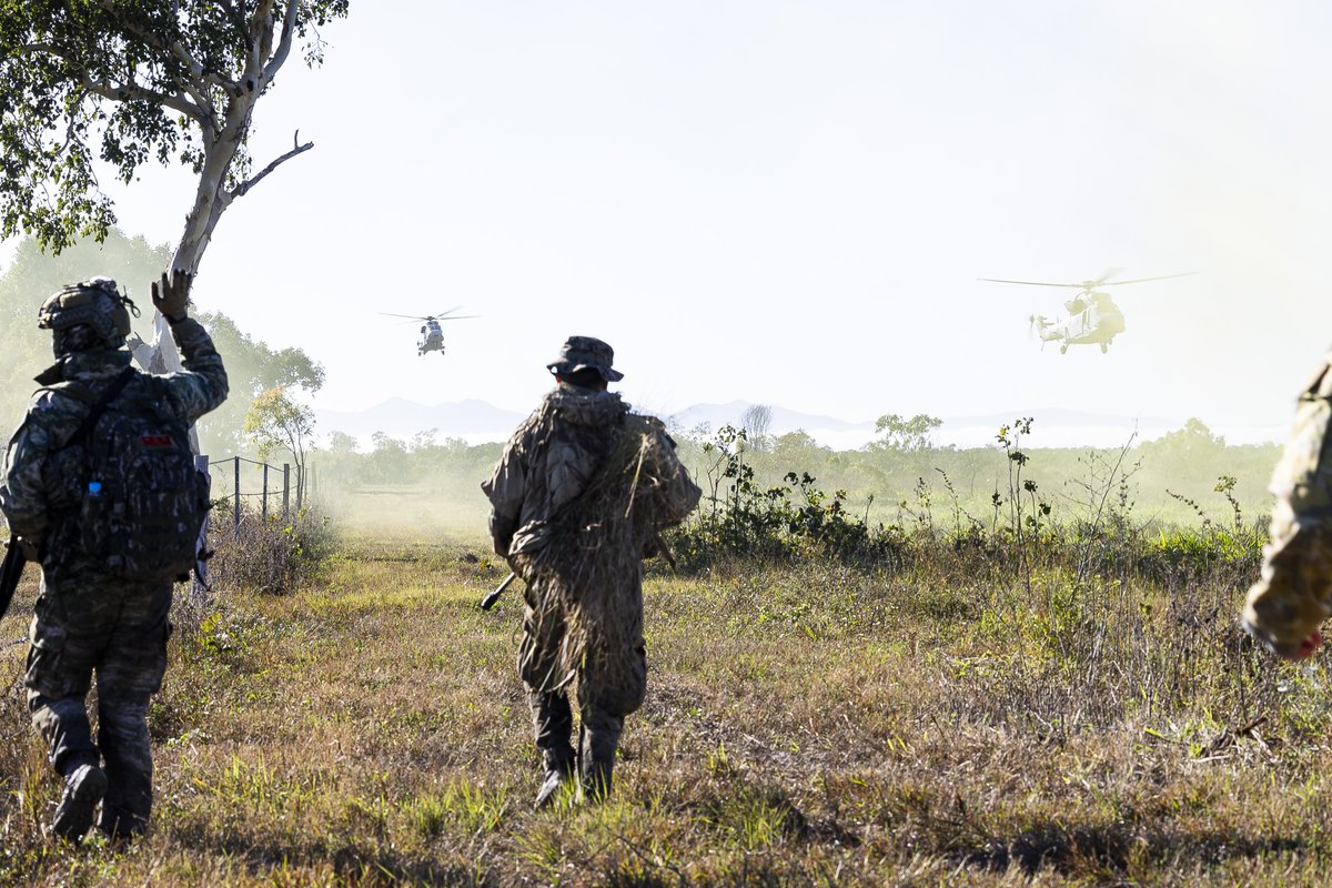 DefenceAust's tweet image. Mission is on time and on target. 🎯
Two Republic of Korea MUH-1 Marineon helicopters departed the ROKS Marado sitting offshore. They roared into Bowen, delivering an amphibious air assault force that cleared an enemy position, as part of Talisman Sabre 2025.
The Bowen assaults…