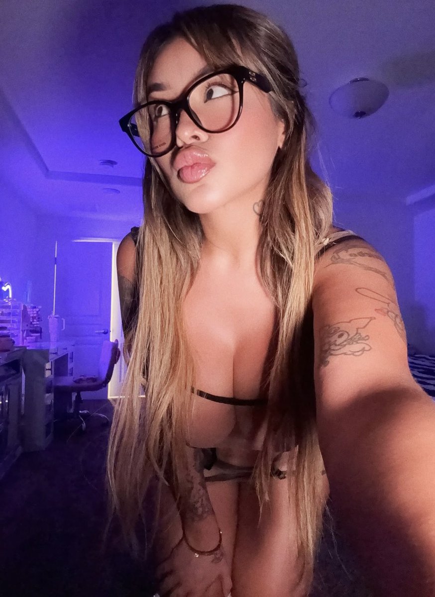 Used panties for sale 😳🖤 DMs