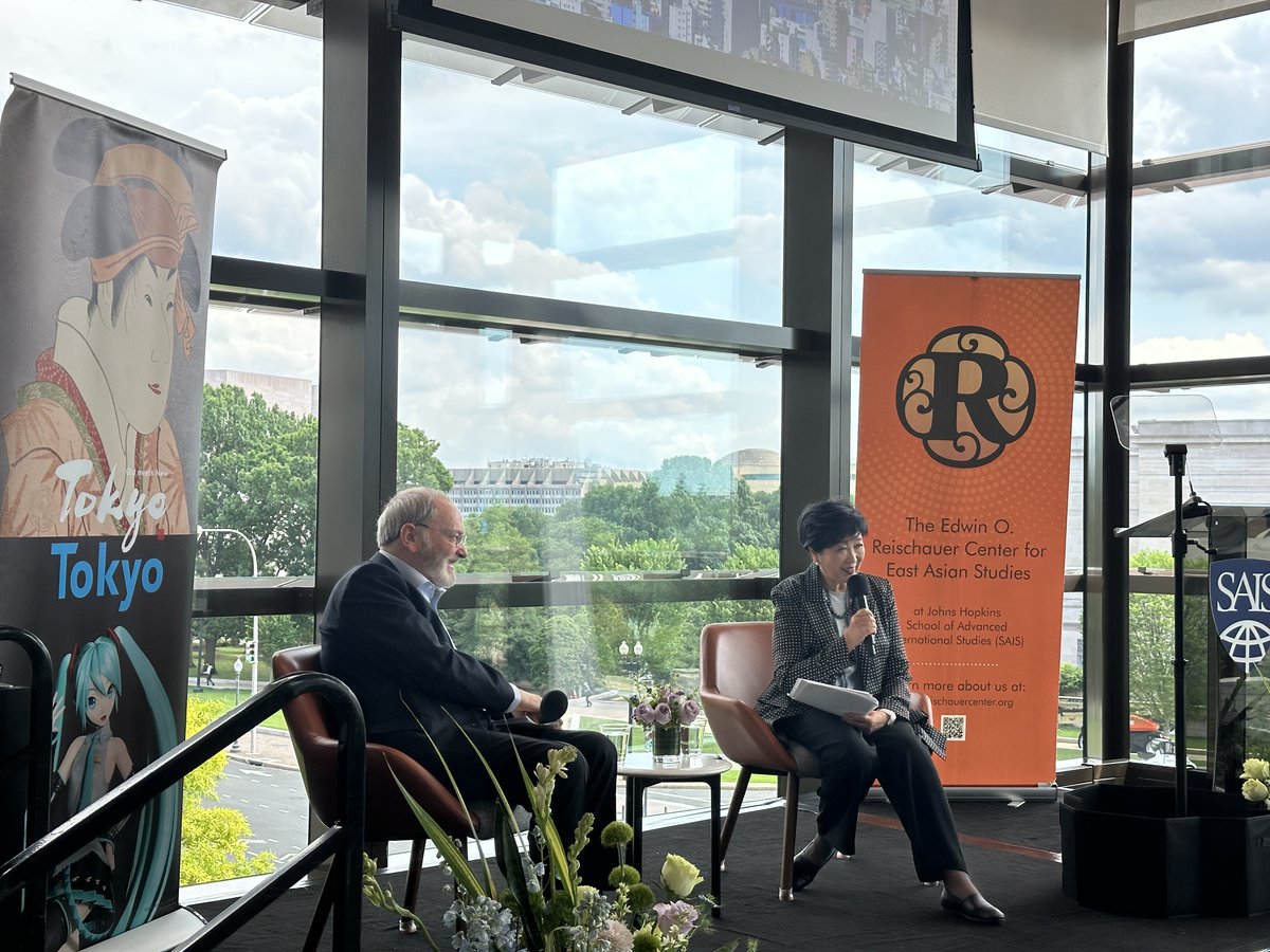 💡 Cities hold the key to global change.
At #JohnsHopkinsUniversity in D.C., Governor KOIKE championed human-centered policies like #WomenEmpowerment and stressed that Multi-City-Lateralism is vital to solving global issues like urban disasters. 🌍🏙️🤝 #TokyoLeadership
