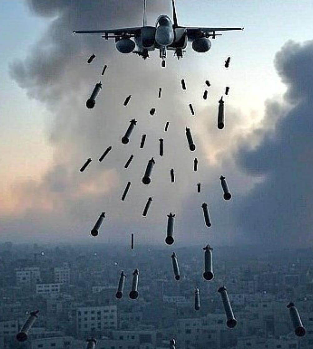 كل ١٢ دقيقة تسقط قنبلة أمريكية الصنع ع غزة تقتل كل شيء الاطفال والنساء والأشجار والزيتون...الجريمة الصهيونية النازية مستمرة 
#غزه_تباد_وتحرق 
#IsraeliranWar