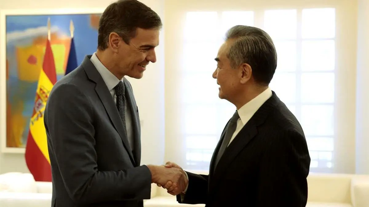 viOnemedia's tweet image. Sánchez se negó a vetar a Huawei tras recibir en Moncloa al jefe de la diplomacia china
La presencia de Huawei en áreas críticas hace que EEUU se plantee cortar la colaboración de inteligencia con España