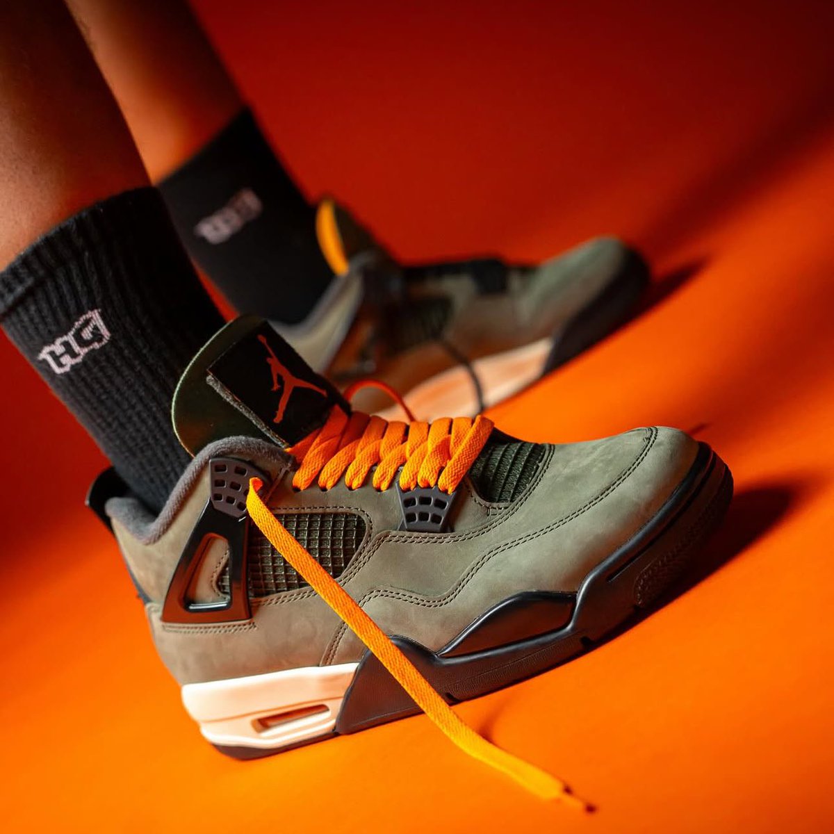 KicksFinder's tweet image. ON FOOT LOOK: Undefeated x Air Jordan 4 Retro OG SP "Deep Green/Clementine" 🪖
(Nike AIR)
🗓️ August 2nd, 2025
📝 IB1519-200 (MENS)
💰 $230 USD
📸 IG: holy_stephan
💵COP OR 🚮DROP?