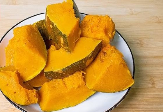 TimoGodsgiven's tweet image. In Lango culture,mornings can be filled with simple yet nourishing foods like boiled pumpkin. A common dish in some Lango households,boiled pumpkin for breakfast provides warmth and energy for the day's activities a reflection of Lango's connection to local produce and tradition