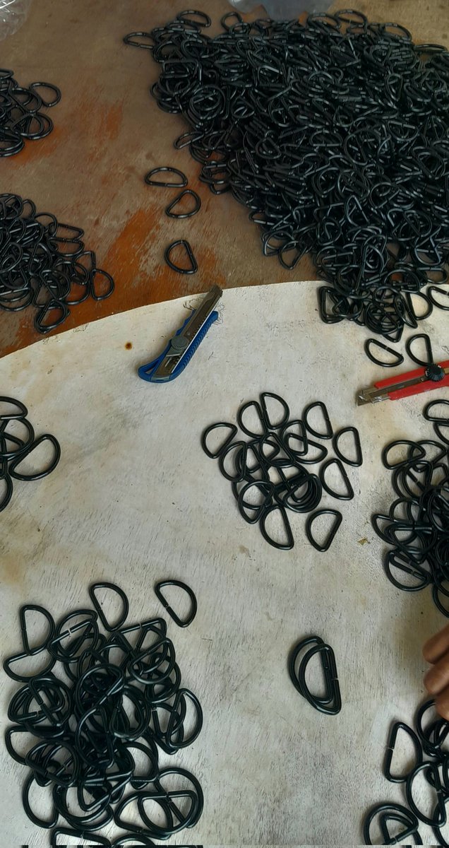 Hanya "Penganguran" dengan karya-karya kecil dan receh nya...
(Biar jadi "Pengangguran" yang tidak berharap dukungan atau bantuan dari NEGARA YANG "GELAP + SURAM" dan TAK TAU MALU juga TAK TAU TERIMAKASIH KEPADA RAKYAT NYA YANG PADA BAYAR PAJAK/DIPAKSA DIPALAK PAJAK)