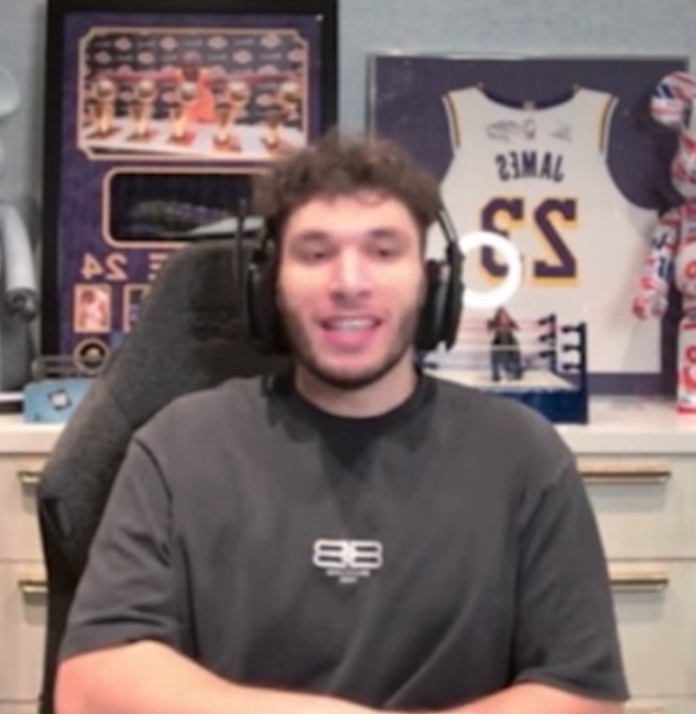 TrainUpdatess's tweet image. Train is on Adin’s stream now
And is about to play CS2
On Kick now