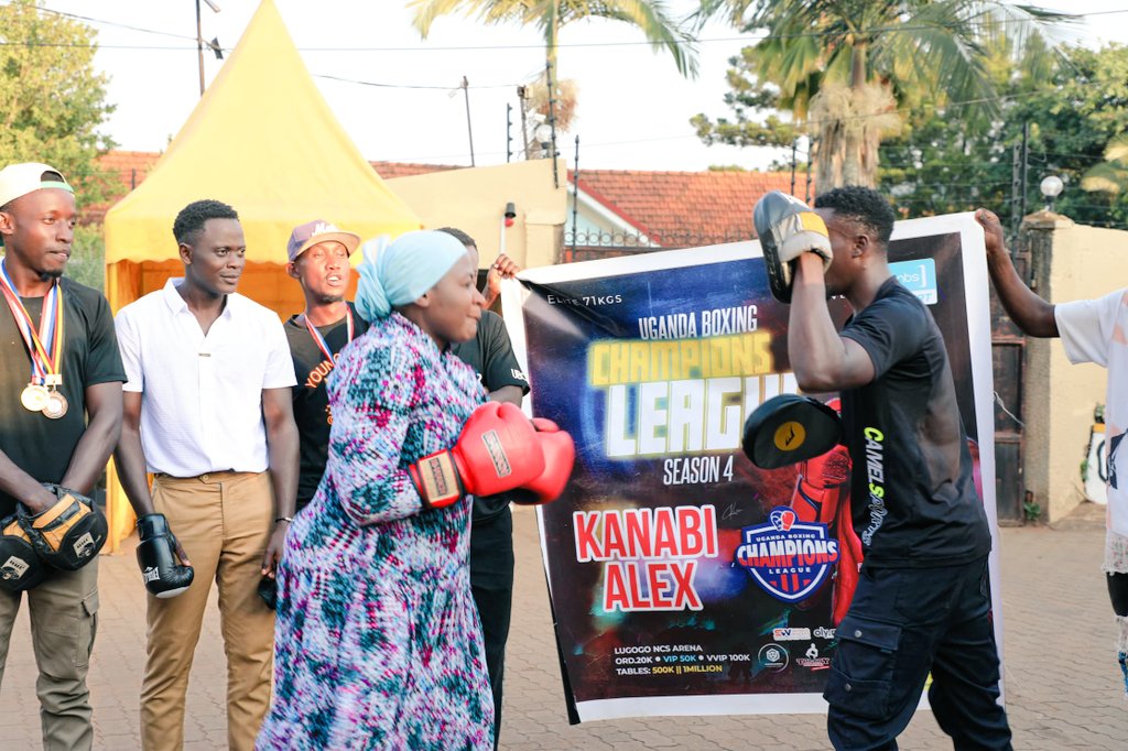 hannington_1's tweet image. PICTORIAL: ONC Boss Namyalo Backs Boxer Kanaabi With UGX 4 Million Ahead of Key Bout
The Head of the Office of the National Chairman (@Onc_nrm1), Hajjat Hadijah Namyalo Uzeiye, has extended a significant gesture of support to Uganda’s rising boxing star, Alex Kanaabi, by…