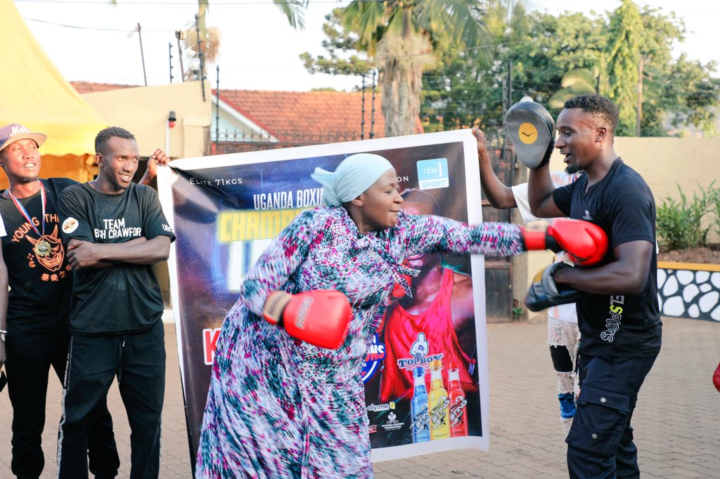 hannington_1's tweet image. PICTORIAL: ONC Boss Namyalo Backs Boxer Kanaabi With UGX 4 Million Ahead of Key Bout
The Head of the Office of the National Chairman (@Onc_nrm1), Hajjat Hadijah Namyalo Uzeiye, has extended a significant gesture of support to Uganda’s rising boxing star, Alex Kanaabi, by…