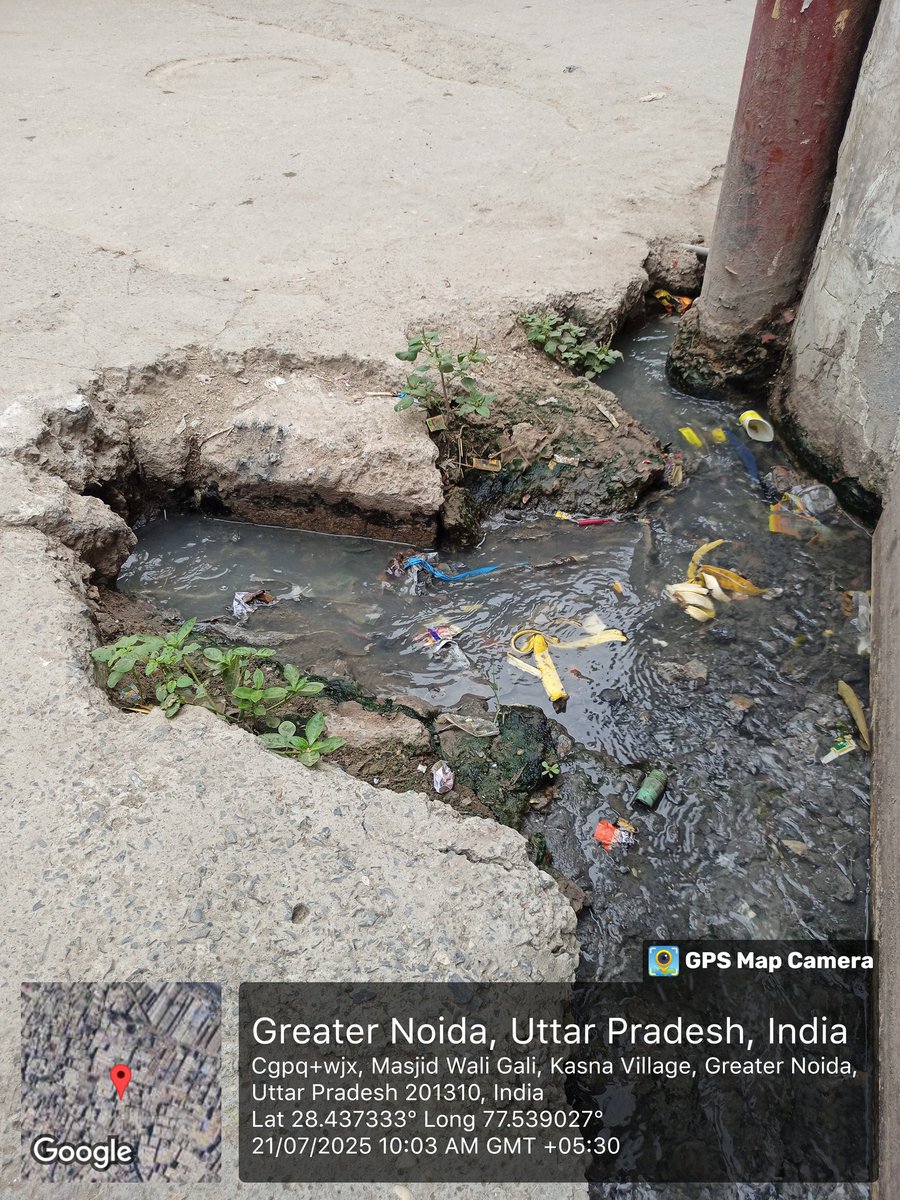 Satyaveer_ch's tweet photo. CEO @OfficialGNIDA महोदय जी, स्मार्ट विलेज गांव कासना में ठेकेदार द्वारा #RCC रोड़ व #Drain  को तहसनहस कर #पानी_कनेक्शन की लाइन के नाम पर उक्त कार्य में केवल खाना पूर्ति की जा रही है। कृपया कर जांच कर उचित कार्यवाही करें। @CMOfficeUP 
@dmgbnagar 
@DhirendraGBN
@dr_maheshsharma https://t.co/IIHsIskFdF