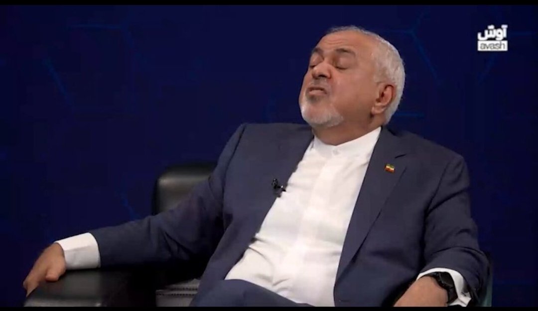 sandys_khor's tweet image. ی نفر به اسم فرانچسکو که فامیلیش رو هم یادم نیست به یکی از همکارام که اسمشو نمیبرم گفته بیایم کلمه "لغو" رو تو برجام نیاریم
و این همکارم که خیلی مذاکره کننده ی قوی ای هست و من بهش مدیونم بدون اینکه به من وعراقچی و تخت روانچی بگه خودش لغو رو برداشته
خاله بازی کردن به جای مذاکره🙂