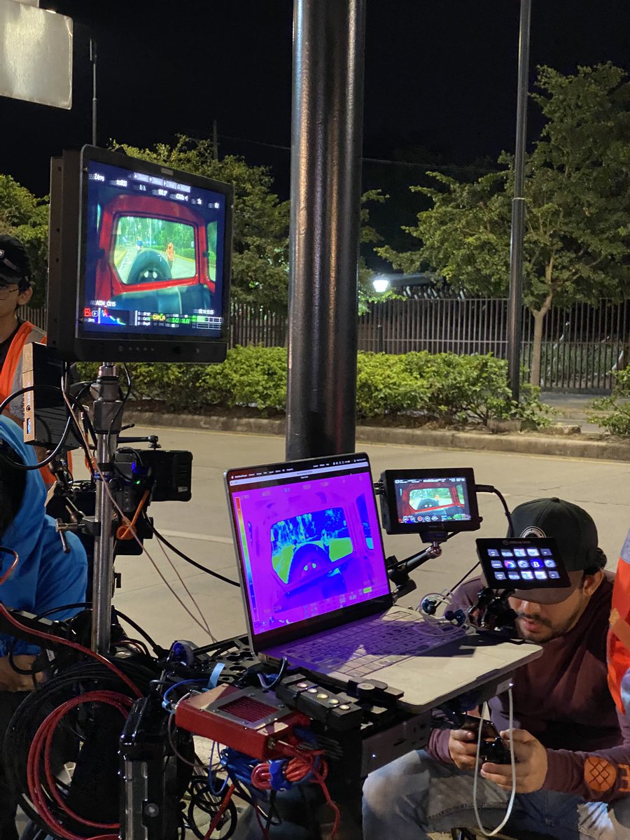 imcuch0's tweet image. Empezamos la semana 3 de la película #LaUltimaNoche 
En la foto #1 estación de #Dit de Ner2Lab empresa de Dit En Ecuador 
En la foto #2 mi estación de foco #FocusPuller #Cine /#Ecuador #CineLocal #MundoAudioVisual