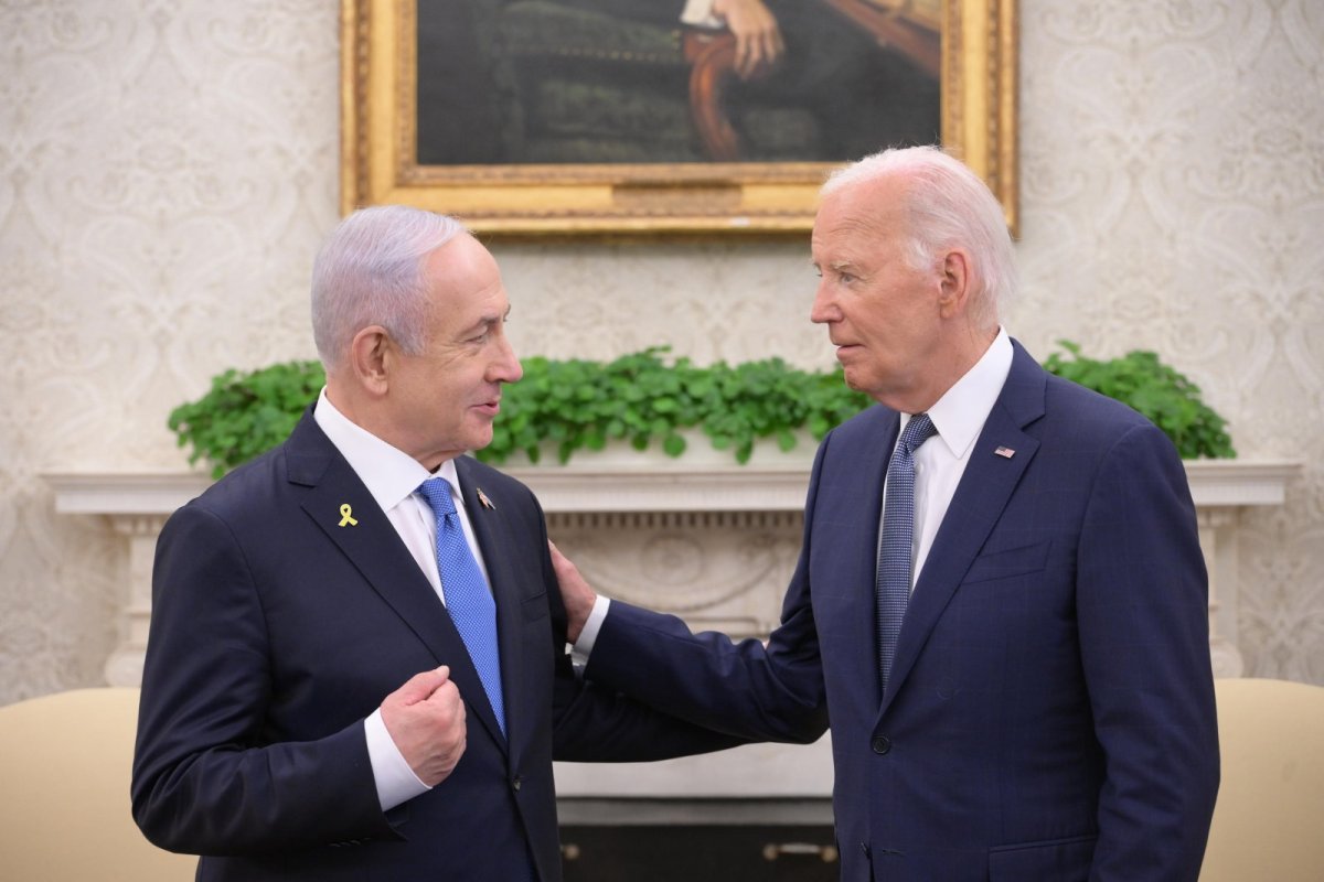 behadrei_bhol's tweet image. עבריין מסית ומדיח > "נתניהו מפלצת": בן הנשיא שקיבל חנינה מאביו מפזר קללות ונאצות בראיון >> bhol.co.il/bit/Ziqfw