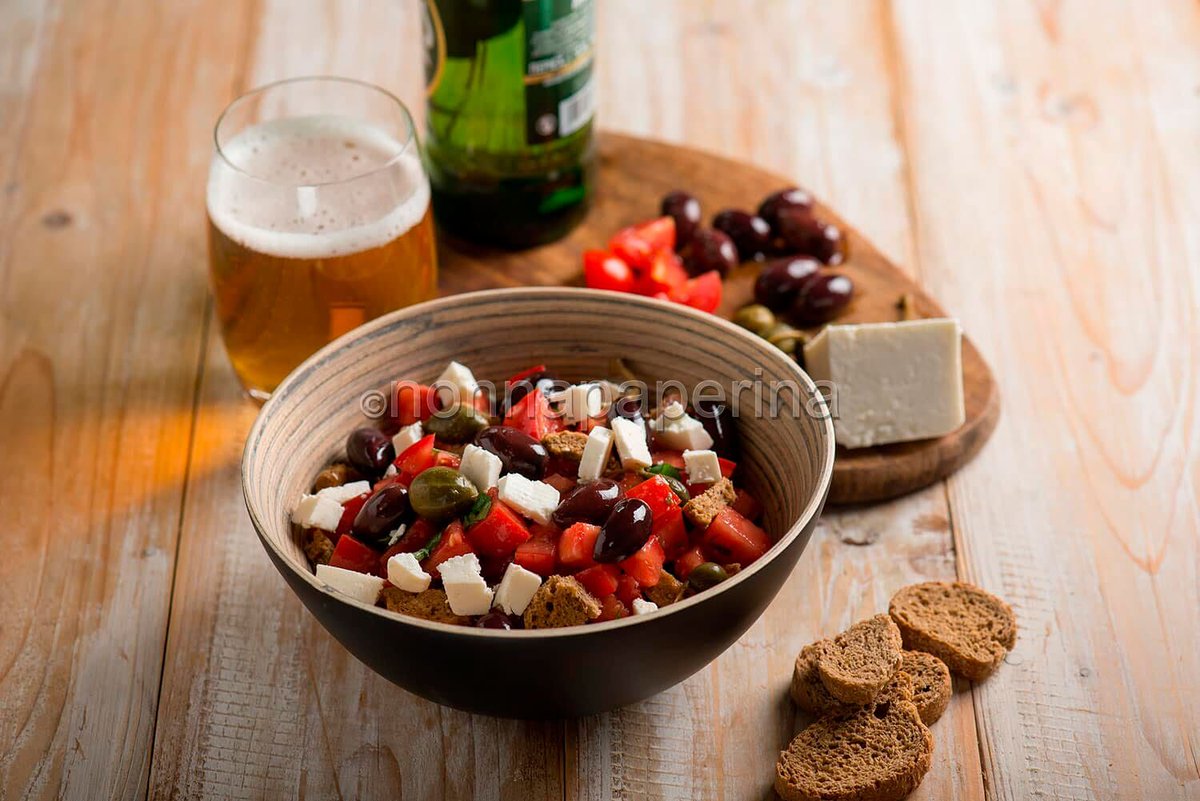 Oggi  l’insalata di dakos, un classico piatto estivo dal sapore composito e dal valore nutrizionale elevato. Come suggerisce il nome, è una ricetta tipica della gastronomia greca e si fregia – appunto – di ingredienti dalla tradizione ellenica" bit.ly/4o000zl