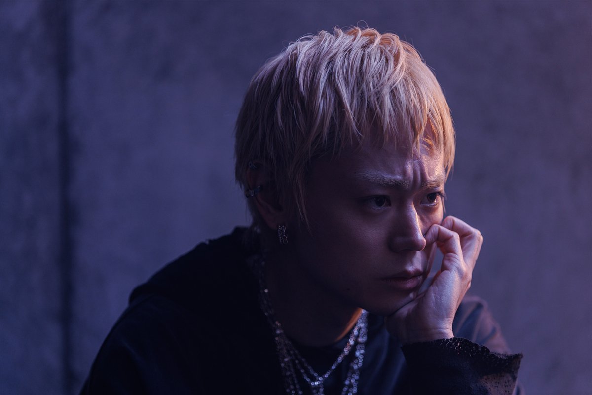 oricon's tweet image. 菅田将暉&徳永英明の息子・レイニ
『グラスハート』メイキング&場面写真解禁❗️
劇中ユニット「OVER CHROME」として
奇抜なビジュアル&カリスマ性を放つ
oricon.co.jp/news/2397181/?…
#グラスハート