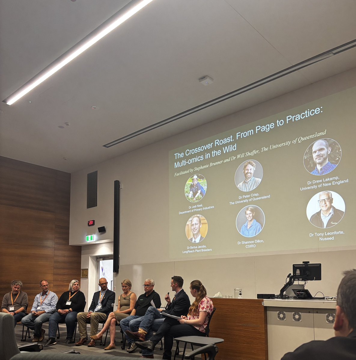 esarafraz's tweet image. When industry and university come together, great things happen✨
Thanks to @theGRDC , I had the opportunity to hear from this amazing panel at #BreedingHorizons2025
