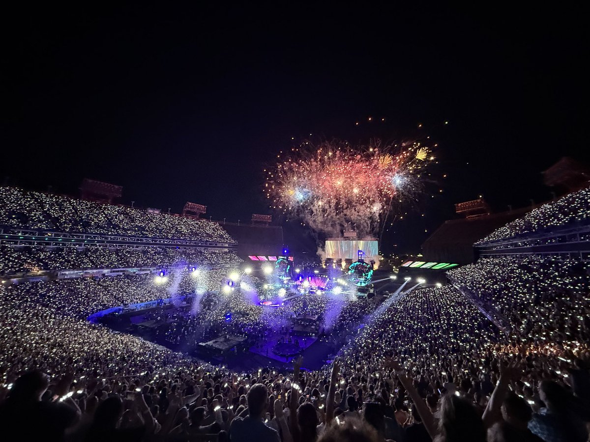 brooksbratten's tweet image. My favorites from the start. What a night in Nashville, Tennessee. @coldplay ❤️