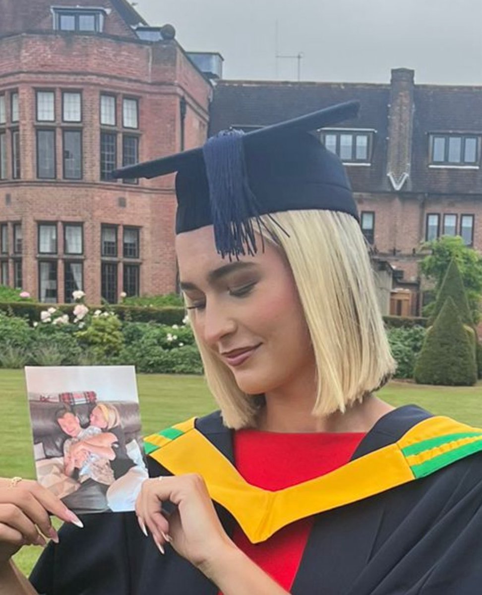 So proud of my little sister @katietunbridge passing her degree with a 1st &amp; graduating yesterday from <a href="/LiverpoolHopeUK/">Liverpool Hope University</a> in Education &amp; Special Education Needs <a href="/HopeSchoolofEd/">LiverpoolHopeEducation</a> 💪💪 I think I might have helped with her motivation 😜❤️ #AngelmanSyndrome  #ForwardAlwaysForward