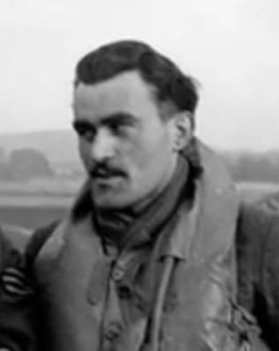 Greg_Slizewski's tweet image. 23 VII 1942 r. podczas atakowania celów naziemnych opl zestrzeliła Eugeniusza Nowakiewicza z 302 DM (najskuteczniejszy Polak w kampanii francuskiej, 1 VI 1942 r. promowany na oficera). Lądował przymusowo i uciekł do Paryża, tam schwytany przez Gestapo i osadzony w więzieniu.