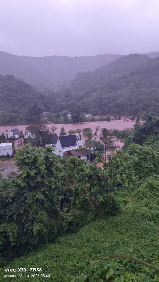 สถานการณ์ภาคเหนือตอนบนเช้านี้ 
หลังจากที่ฝนตกมาตั้งแต่เมื่อวานเย็น 
ตกต่อเนื่องมาตลอดจนถึงเวลานี้ยังไม่หยุด มีรายงานเหตุการณ์จากแกนนำในพื้นที่เข้ามาเรื่อยๆ
ส่วนใหญ่เป็นน้ำหลากเข้าพื้นที่การเกษตร ที่อยู่อาศัย ยังไม่มีรายงานผู้ได้รับบาดเจ็บและเสียชีวิต #พายุวิภา