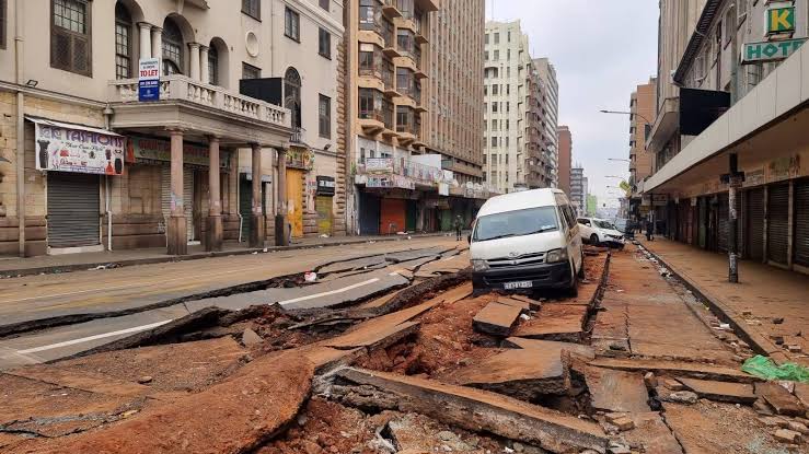 Brettbenraphael's tweet image. They claim they'll fix Lillian Ngoyi by end August 25...that's 4 miserable weeks from now... We know they won't, can't and if they do it will all collapse within 1 month again... Who's with me on this?