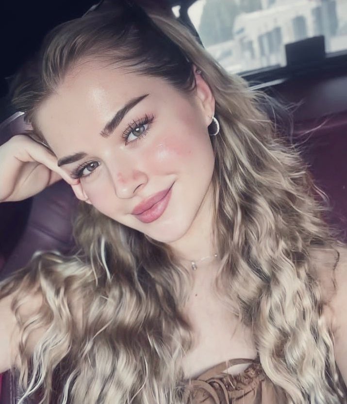 2ly8_'s tweet image. ღ
صَباحُ السَّعادَةِ…..
#ثُمَّ
إنِّي أَتَمَنّى أَنْ يَتَزاحَمَ الفَرَحُ في
قُلوبِكُمْ، وَأَنْ لا تَنبِضَ وَجَعًا أَبَدًا🩵✨
#صباح_الخير 🫶🏻❤️
👑ℒ𝒴_ℓ𝒴
ღ