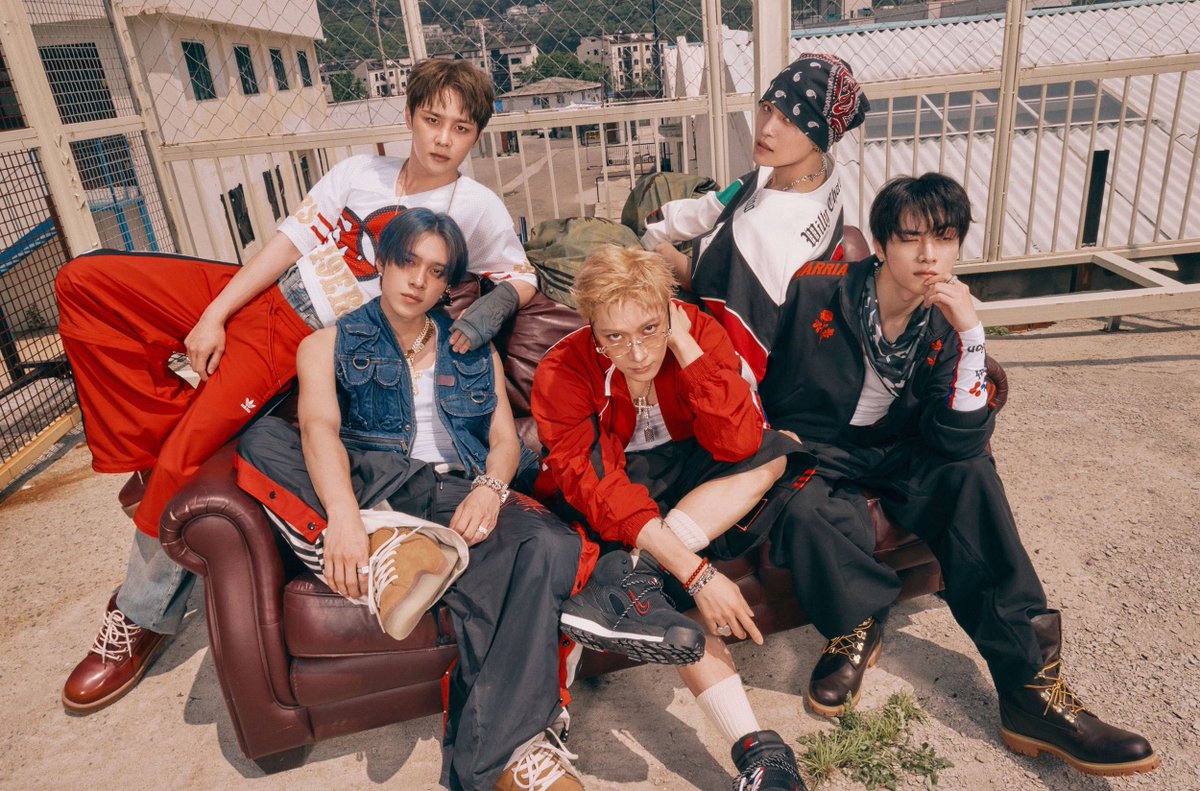 SMTOWNCharts's tweet image. 🇯🇵 Oricon Weekly Digital Album Chart — 14.07 ~ 20.07
#9 #WayV - ‘BIG BANDS - The 7th Mini Album’ (510 download) 🆕
#10 #NCTDREAM - ‘Go Back To The Future - The 5th Album’ (495 download) 🆕
#20 #SUPERJUNIOR - ‘Super Junior25 - The 12th Album’ (178 download)
#WayV #威神V…