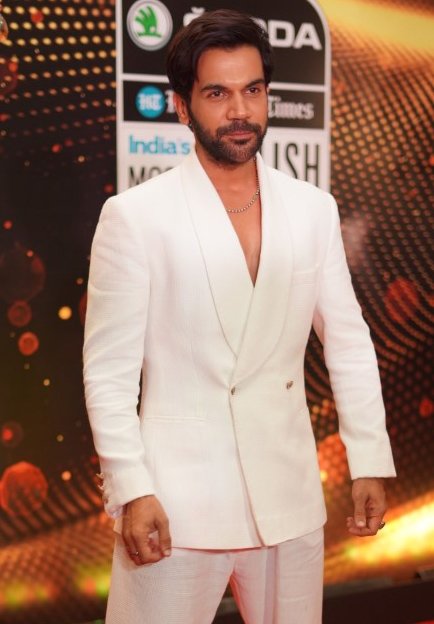 FilmcityWorld's tweet image. Rajkummar Rao steps into the shoes of renowned public prosecutor #UjjwalNikam! 🎬
The biopic, directed by #AvinashArun, goes on floors in October 2025.
Can’t wait for this powerful story to unfold! 🔥
#RajkummarRao #Bollywood #Biopic