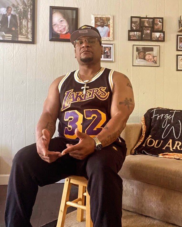 ClydeCloutGod's tweet image. how many likes can my uncle get for his birthday? 🎂 he lost both his sons to gun violence before they turned 21. out of my grandma’s 3 grandsons, i’m the only one left in our generation. thankfully God gave him another shot at fatherhood and he's always shown up for me. strong…