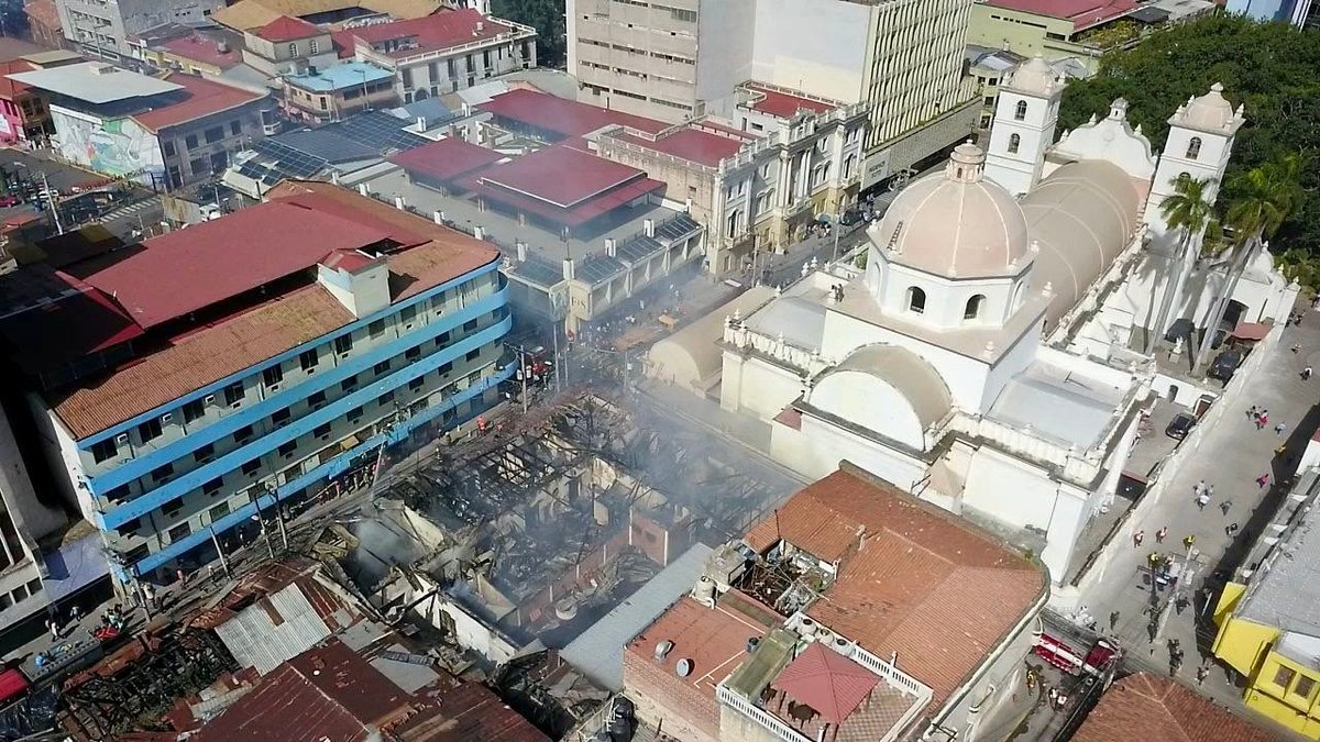TSiHonduras's tweet image. 🔴 Chinda Díaz, Foto Ángel y El buen gusto: locales históricos consumidos por incendio. Lea todos los detalles 👉 tunota.com/honduras-hoy/c…
