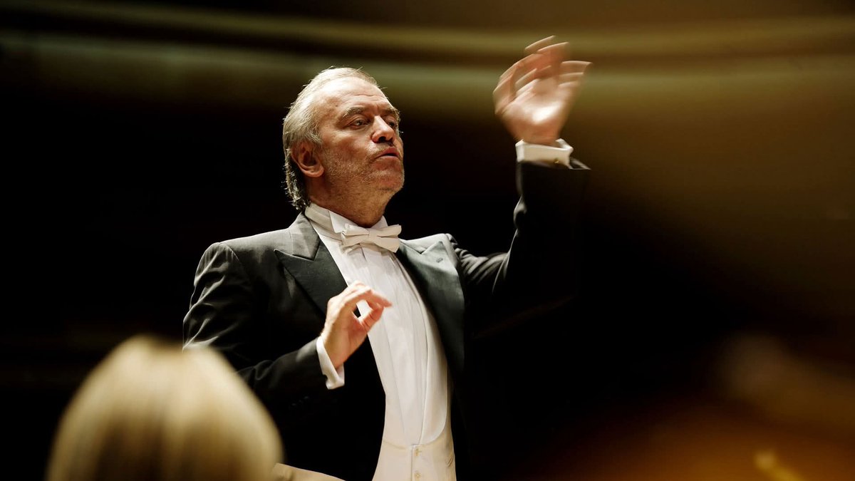 itsmeback_'s tweet image. VALERY GERGIEV: L’ABISSO DELLA VERGOGNA.
Prof. Avv. Augusto Sinagra
(@SinagraAugusto)
Dall’infamia di una vile resa incondizionata al nemico il 3 settembre 1943, l’Italia vive passando da vergogna a vergogna salvo pochi sprazzi di luce spenti da mani assassine.
Penso…