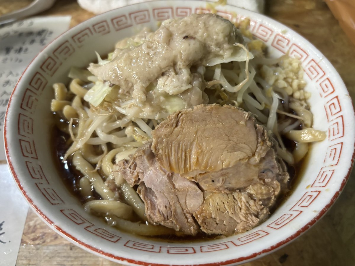 今日は限定メニューのギックリ冷やしラーメンを。ニンニクちょいマシ生姜アブラ。どの辺がギックリなのか分からなかったけど冷やしは美味しかったです