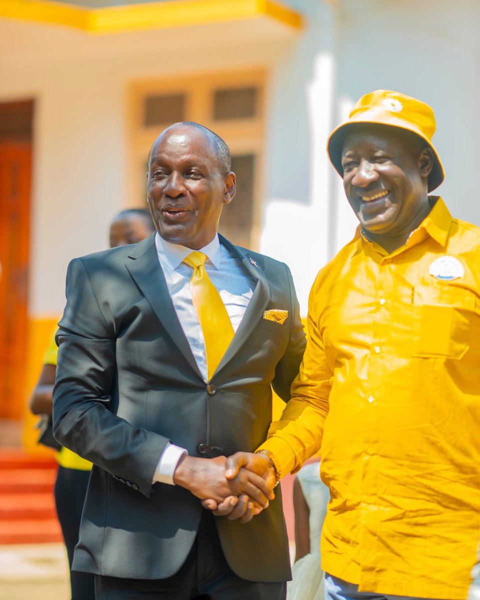 TodwongFinest's tweet image. Hon. Musa Ecweru is one of the greatest leaders and comrades I have had the honor to know. A solid patriot and true nationalist, his contribution to the peace and stability of Teso and Uganda is written in *indelible ink.”
— Capt.@Mukulaa.#Mukula4CEC #EasternUganda.