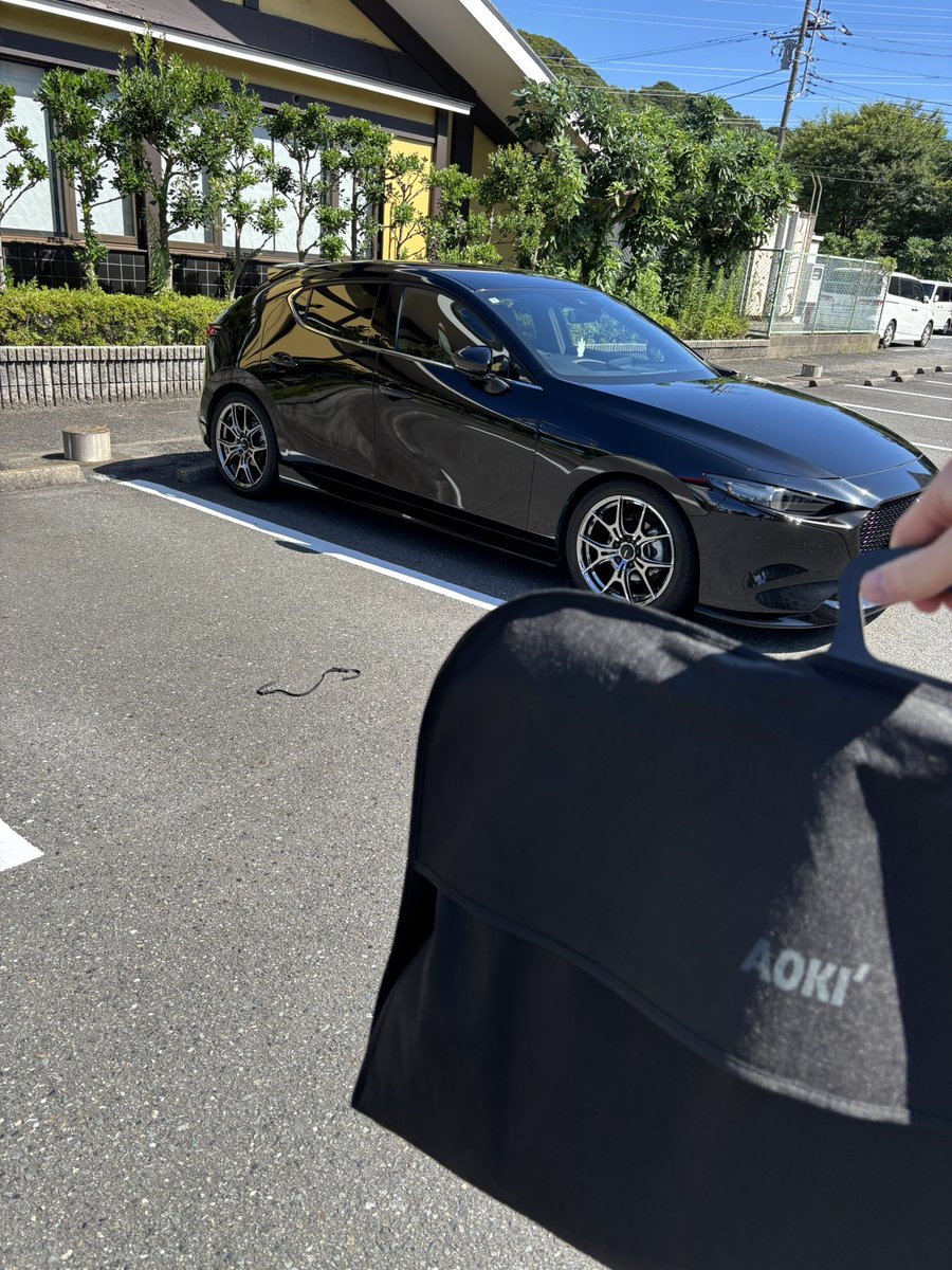 スーツ新調
洗車後でクルマもピカピカ