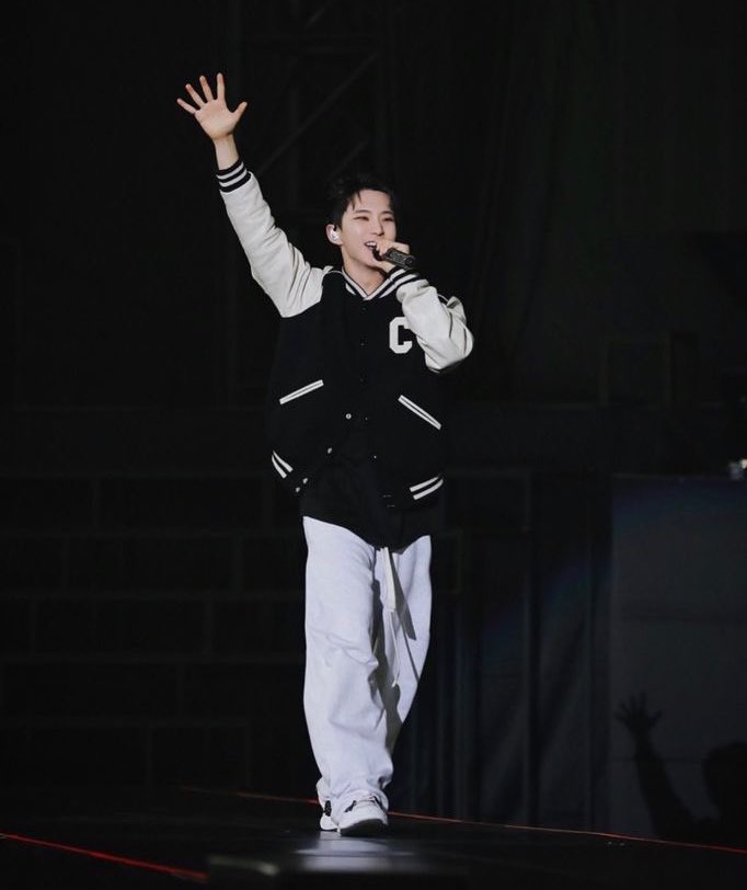 poplinboo's tweet photo. be a light wherever you are🖤

#WeLoveYouHoshi
#CaratsLoveHoshi
#LeaveHoshiAlone https://t.co/ySyD4RNXkF