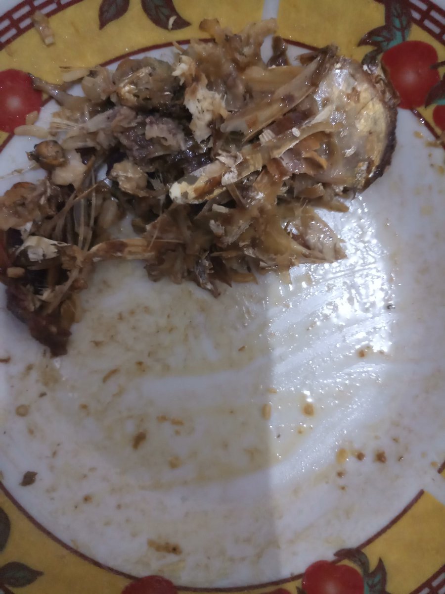 Biar bandeng durinya banyak + tajem, kl bandeng kecap ada pengecualian, sukanya bagian kepala, dari wujud asli sampe hancur lebur, habis tak tersisa, apalg pas bagian matanya dinyot nyot enak, guriiihhhh🤣
Penampakan before after😄