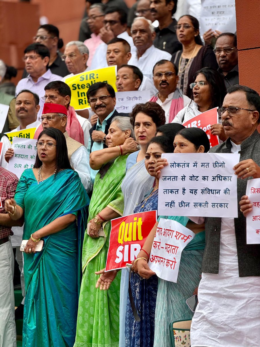visually_kei's tweet image. INDIA leaders including @RahulGandhi, @yadavakhilesh, @TRBaaluMP, @priyankagandhi hold demonstrations outside Parliament against the Bihar SIR exercise @DeccanHerald