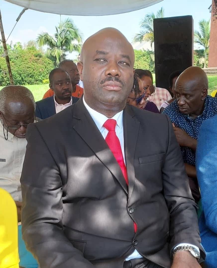 TooroNewsNet's tweet image. THE RETURN OF RWABUHINGA! The Kabarole LCV Chairperson, Richard Rwabuhinga, who was defeated by Joseph Mugenyi in the Burahya parliamentary race, has told journalists he is returning as an independent in the general elections, claiming he was cheated.