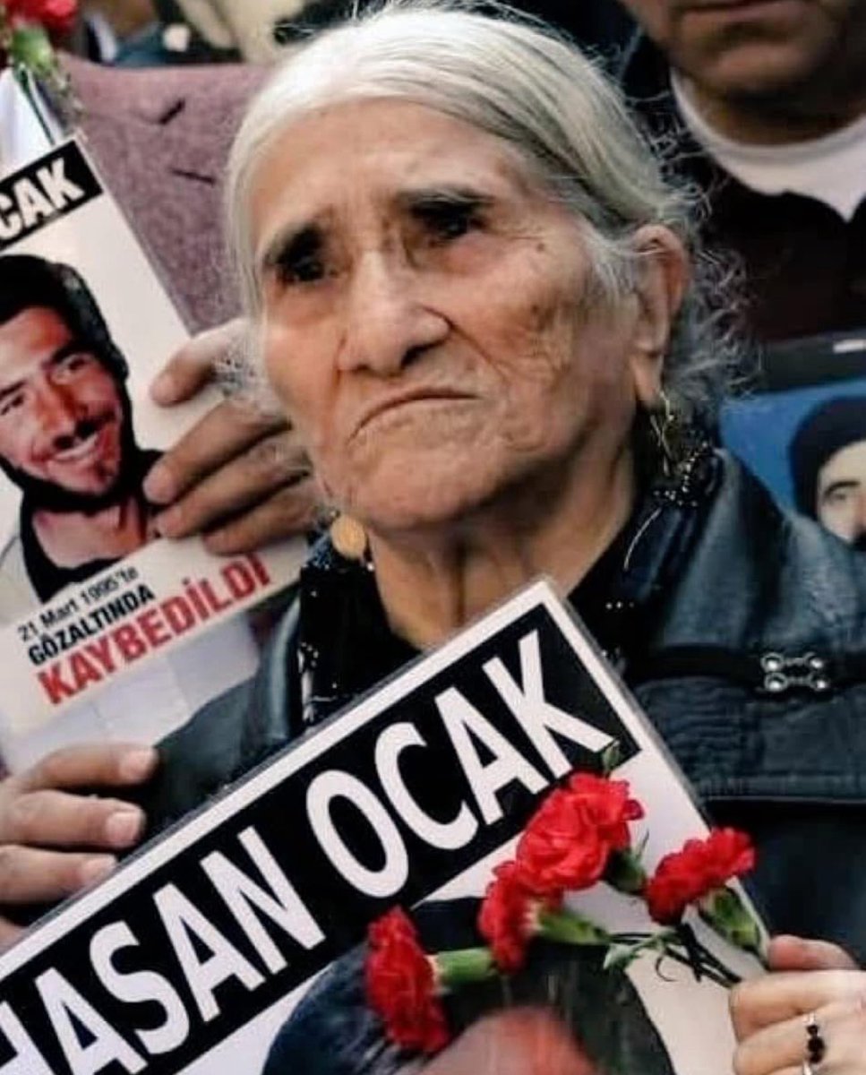 Emine Ocak bu sabah hakka yürümüş.
Devri daim, mekamı cennet olsun.
Başta Ocak Ailesine, Cumartesi Annelerine başsağlığı diliyorum…
Direnişini unutmayacagiz Emine Anne💜
#EmineOcak
#CumartesiAnneleri