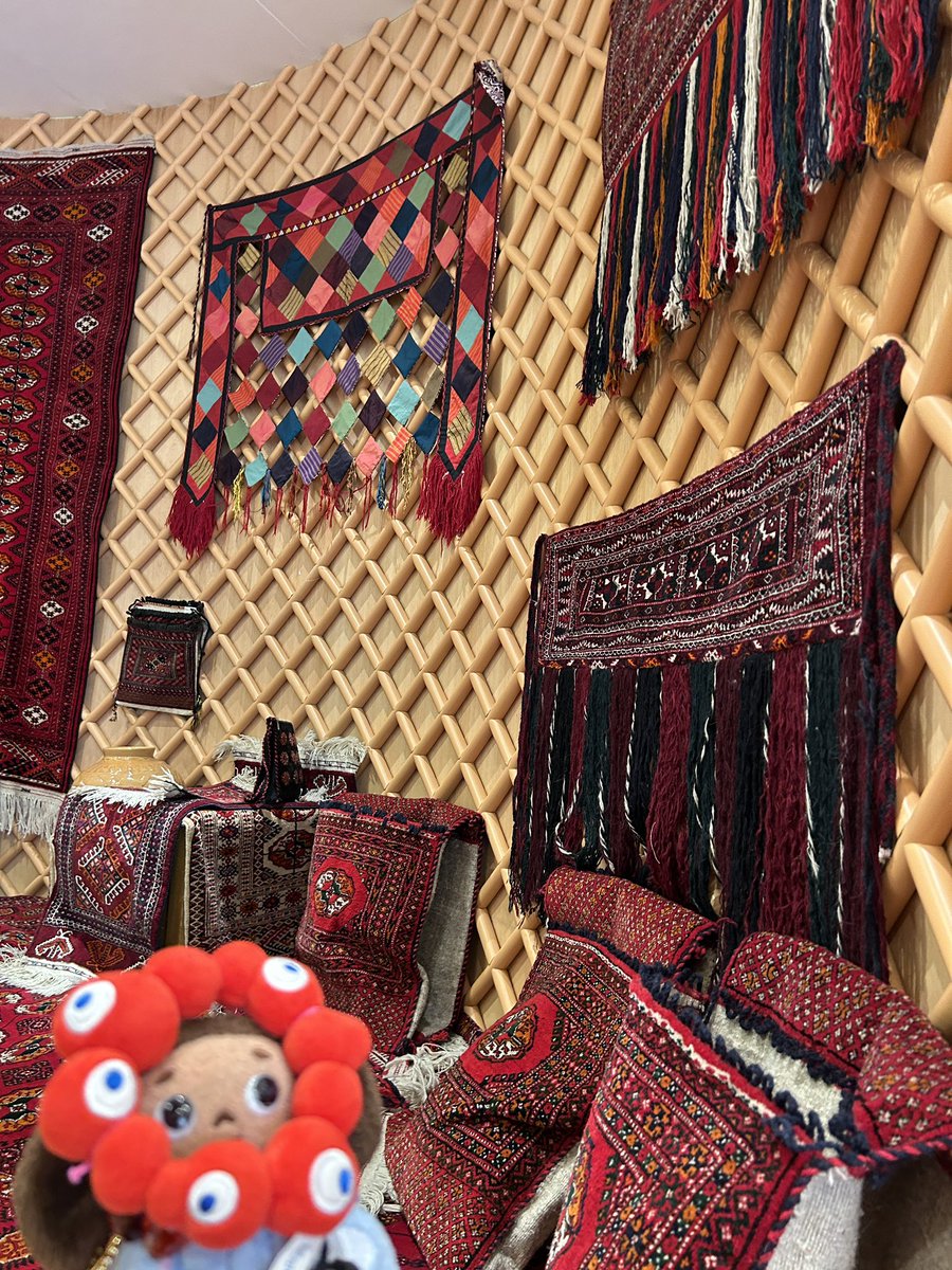 mihobell's tweet image. 昨日は念願のトルクメニスタン館に行けました〜🇹🇲
宮殿のようなレストランで「パロウ」という伝統的トルクメン米料理と柘榴ジュースを頂きました。
美味しかった〜😋
#こさちゃんズと万博
#トルクメニスタン館