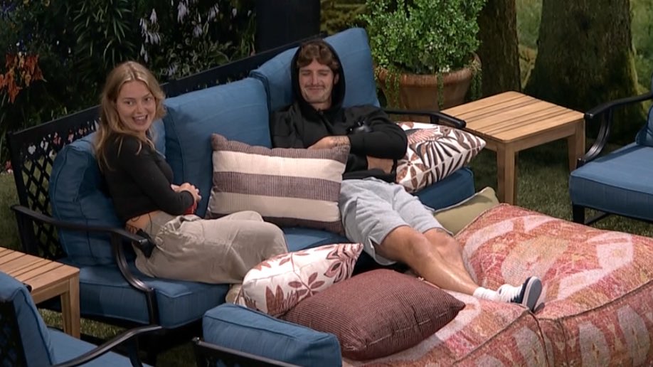 TheBigBroTea's tweet image. Rylie was just telling Katherine that he has never felt the way he feels about her before and Lauren walked out #bb27