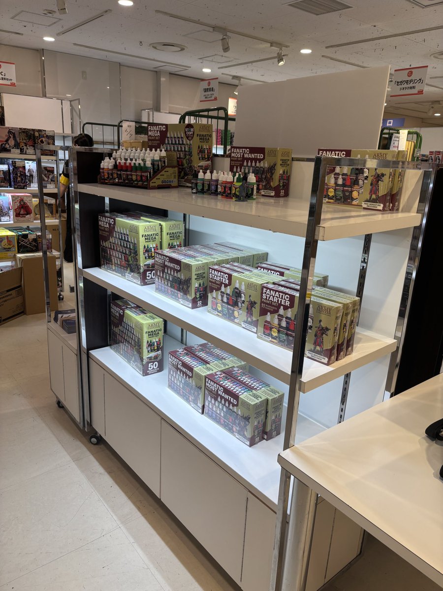 freesiaep's tweet photo. 大阪 阪急うめだ本店にてホビーマルシェ2025が7月28日まで開催です！
ウォーペイントファナティックも催事仕様でご紹介中です。

私も土日以外は会場におりますので、お時間が合えばぜひ遊びに来てください！ https://t.co/wQN45HqEbh