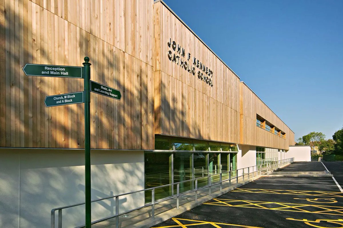 WW_Direct's tweet image. The HARRY POTTER TV series is expected to film at John F Kennedy Catholic School in Hemel Hempstead today
The road outside the school will be closed for 3 days to allow crews to film Harry's Muggle school scenes