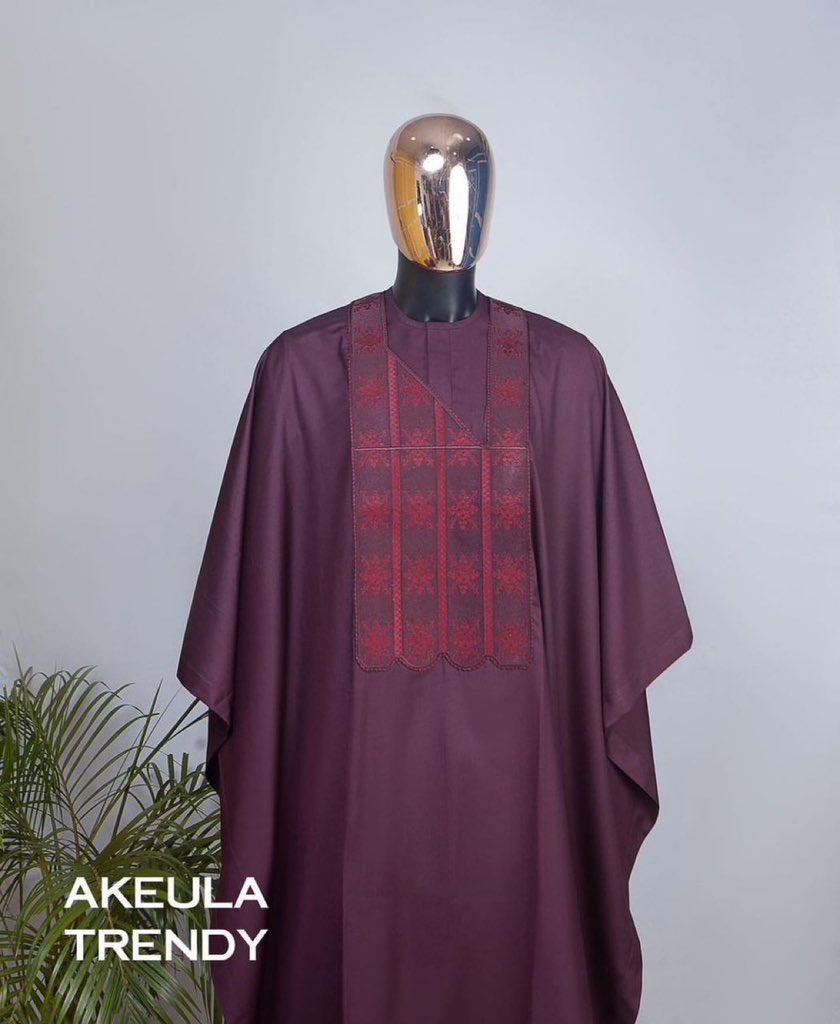AkeulatrendyPR's tweet image. A Mahogany red agbada with matching thread embroidery designs with a long sleeve-kaftan available at @AkeulaWears 👊🏾