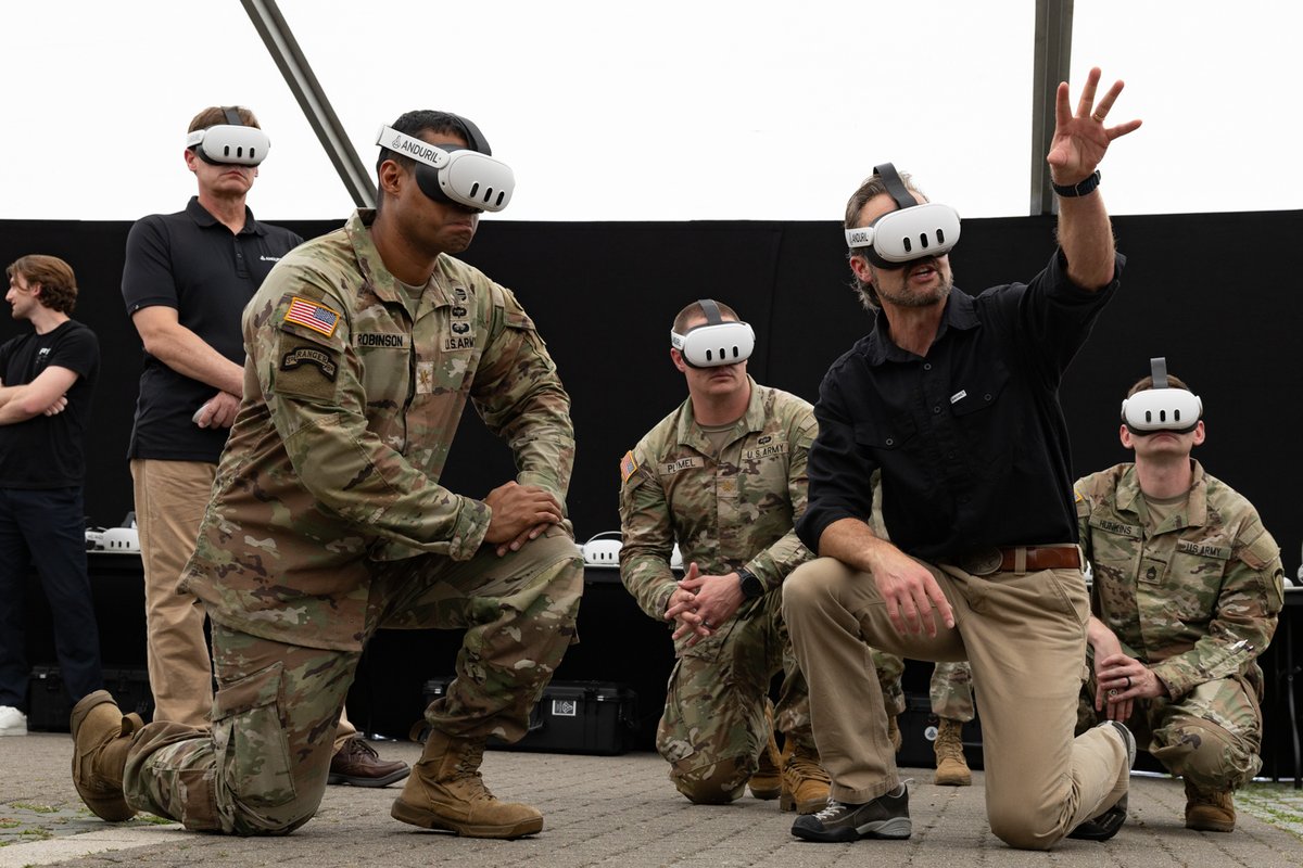 USArmyEURAF's tweet image. 🤯 Leveling up battlefield awareness! 🤯 Soldiers in Germany are training with immersive 3D simulations to enhance operational planning. 💥 The #USArmy is embracing emerging tech to stay ready! #ThisIsUSAREURAF | #SwordOfFreedom | #StrongerTogether | #EuropeAfricaInnovation