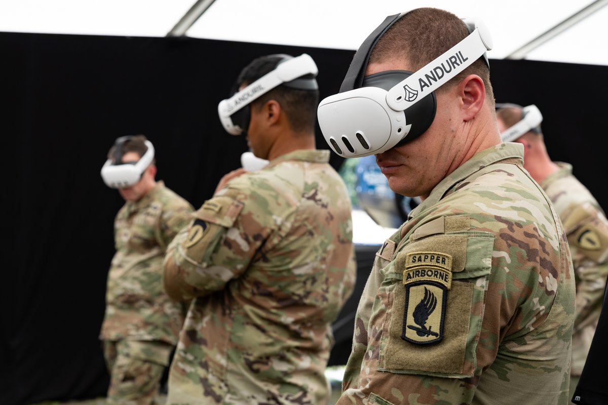 USArmyEURAF's tweet image. 🤯 Leveling up battlefield awareness! 🤯 Soldiers in Germany are training with immersive 3D simulations to enhance operational planning. 💥 The #USArmy is embracing emerging tech to stay ready! #ThisIsUSAREURAF | #SwordOfFreedom | #StrongerTogether | #EuropeAfricaInnovation