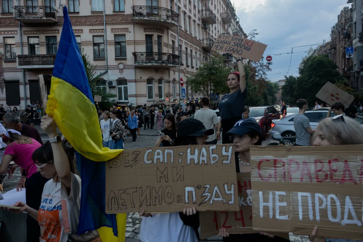 marsetac's tweet image. Gli ucraini non sono russi e noi non siamo come i propagandisti filorussi, per cui quando qualcosa non funziona dobbiamo dircelo chiaramente come si dovrebbe fare in ogni famiglia che si rispetti.
L’Ucraina è da ieri in rivolta. A fare notizia è il fatto che la gente sia in…