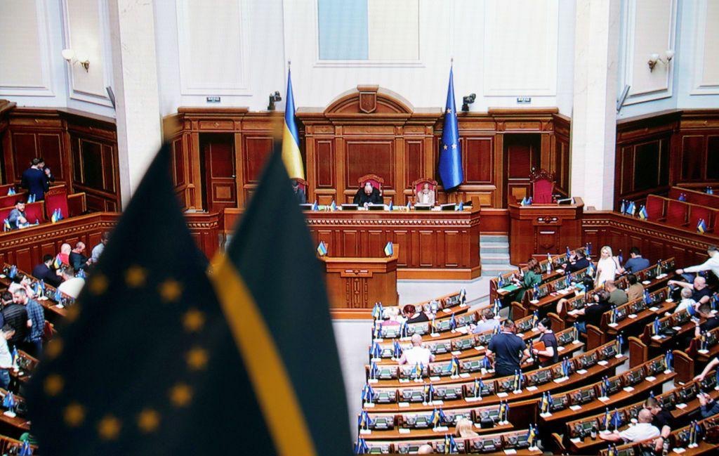 marsetac's tweet image. Gli ucraini non sono russi e noi non siamo come i propagandisti filorussi, per cui quando qualcosa non funziona dobbiamo dircelo chiaramente come si dovrebbe fare in ogni famiglia che si rispetti.
L’Ucraina è da ieri in rivolta. A fare notizia è il fatto che la gente sia in…