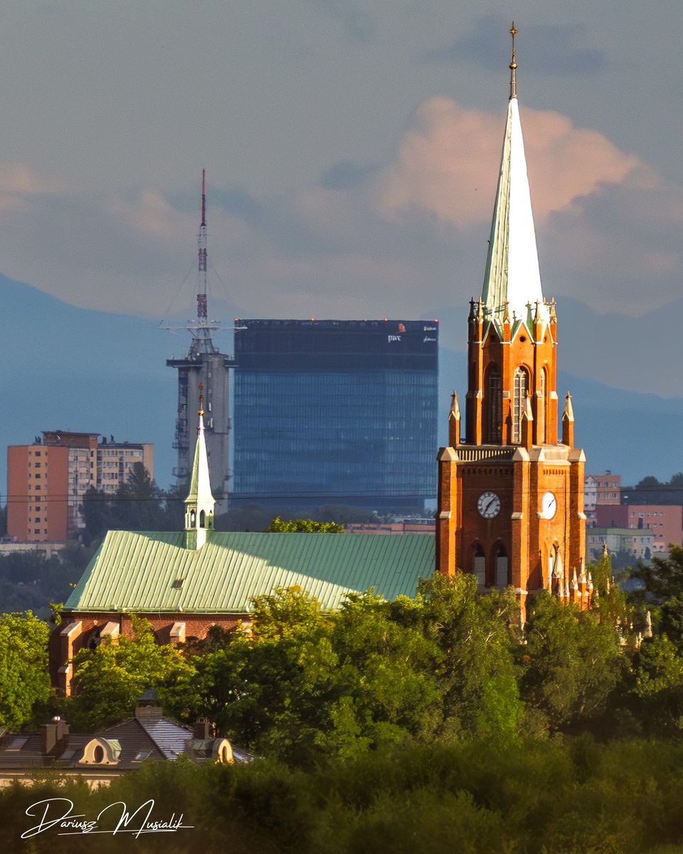 miasto_katowice's tweet image. Dzień Włóczykija 🧑🦰👝czyli tego kto nie lubi zbyt długo przebywać w jednym miejscu, ale za to kocha wędrować, włóczyć się w poszukiwaniu przygód. 📷foto. Darek ᴷᴬᴰᴿᵁᴶᴱ/Katowice w kadrze